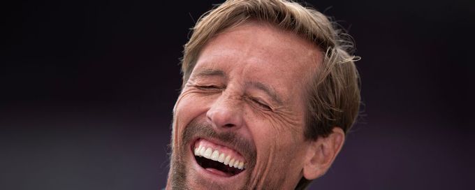 Peter Crouch: Ex-England striker turns mascot in FPL forfeit