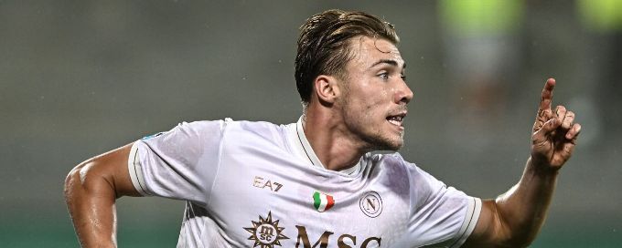 Højlund scores 14 minutes into Napoli debut in win over Fiorentina