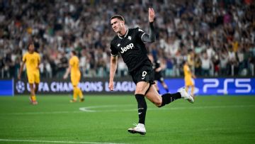 Transfer rumors, news: Barcelona, Bayern, Man United fight for Vlahovic