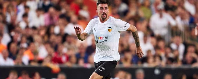 Valencia bounce back with win over 10-man Athletic