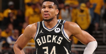 Giannis (knee) sits as Rollins leads Bucks to win