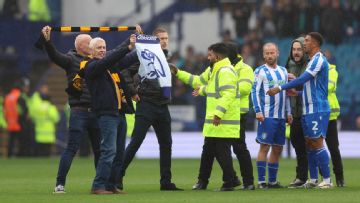 Sheffield Wednesday vs Coventry City delayed after fans' on-pitch protest