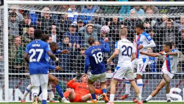 Late Grealish goal ends Palace's 19-game unbeaten run