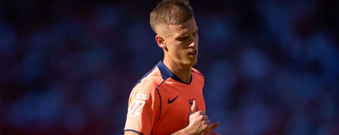 Barcelona's Olmo suffers calf injury with Spain, set for tests