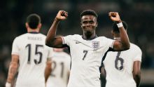Saka revela frustração com jogador da Inglaterra suspenso e fica surpreso com pergunta sobre Haaland: 'Isso é loucura'