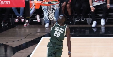 Bucks unite Antetokounmpos, sign younger bro