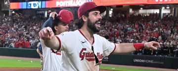 Guardians re-sign catcher Hedges to 1-year deal