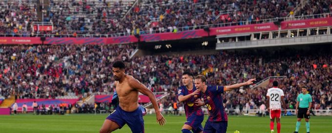 Ronald Araujo's late goal sends Barcelona to top of LaLiga