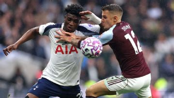 Premier League updates: Tottenham-Villa, Liverpool-Man United