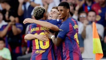 Fermín hat trick, Rashford brace lead Barça rout of Olympiacos
