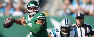 Fields shrugs off Jets owner's criticism of his play