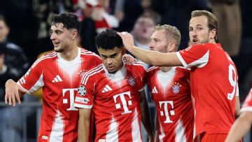 Harry Kane scores in 10th straight game as Bayern cruise
