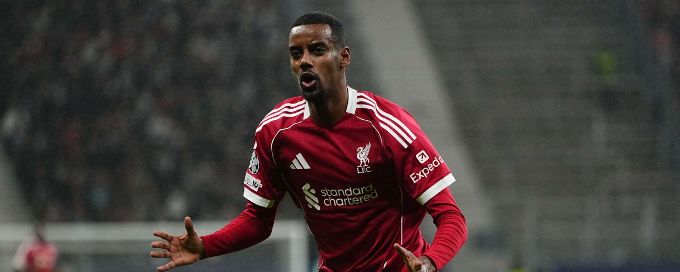 Liverpool's Slot admits Isak fitness worry after injury setback