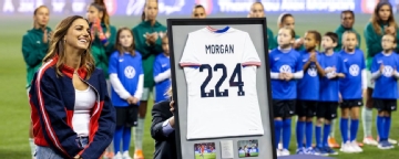 USWNT pays tribute to Alex Morgan at Portugal friendly