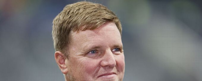 Newcastle's Howe refuses spat with Liverpool's Slot over Isak jibe