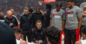 Blazers move forward, win day after Billups' arrest