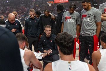 Led by Splitter, Blazers earn win day after Billups' arrest