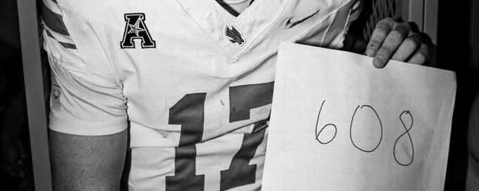 Shirtless fan sections top college football Week 9 superlatives