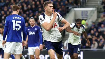 Micky van de Ven scores twice as Tottenham overpower Everton