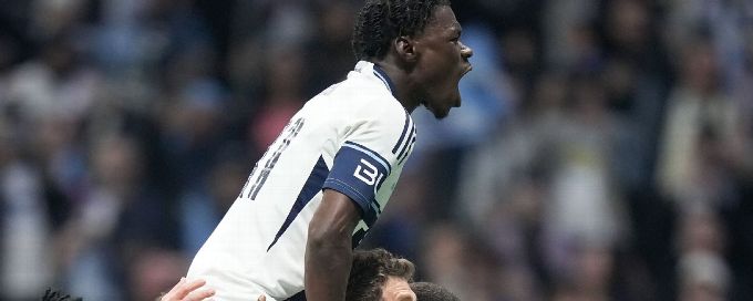 Müller scores as Vancouver routs Dallas in first-round opener