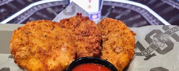 Blackhawks' mozzarella pucks top new NHL, NBA arena food