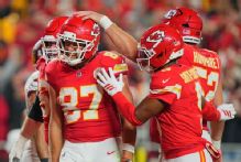 Travis Kelce ties Chiefs TD mark with vintage performance in win