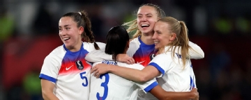England back on track in 3-0 win over Australia