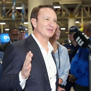 Gov. Jeff Landry critical of AD Scott Woodward amid LSU shake-up