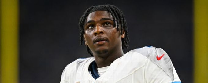 Titans' Cam Ward leans on Peyton Manning through turnover issues