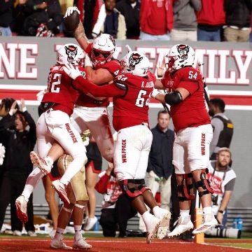 NC State racks up 538 yards, runs over No. 8 Georgia Tech