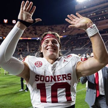 John Mateer leads Oklahoma to 33-27 upset of Tennessee