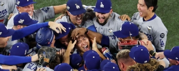 Triple threat: Dodgers favored to win title in '26