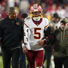 Jayden Daniels exits Commanders' loss with left arm injury