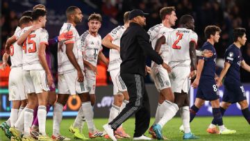 10-man Bayern Munich hold off PSG rally after Díaz red