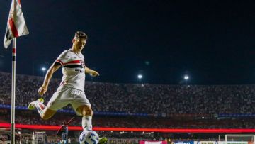 Ex-Chelsea midfielder Oscar in hospital after abnormal fitness test