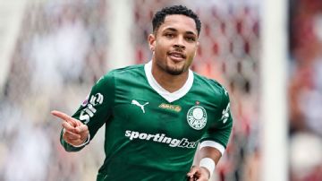 Transfer rumors, news: Man United, Chelsea eye Vitor Roque