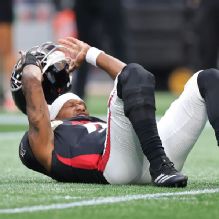 Falcons' Michael Penix Jr. exits with right knee injury