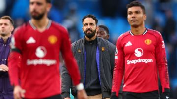 Man United's plan: Save on wages, rebuild midfield