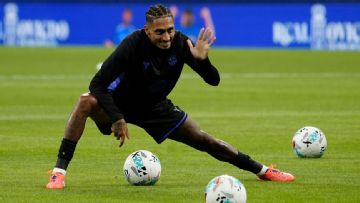 Raphinha, Joan García return to boost Barcelona's Camp Nou return