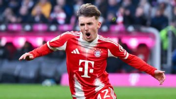Bayern Munich, teen star Karl set more records in big win