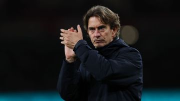 Tottenham's Frank apologizes to Spurs' fans, won't change system