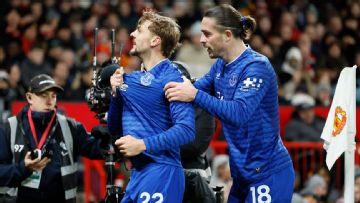 Premier League live updates: Everton's Dewsbury-Hall with winner vs United