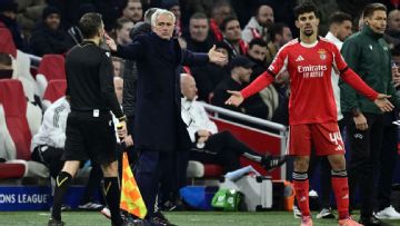 Jose Mourinho gets first UCL win with Benfica in 5th try