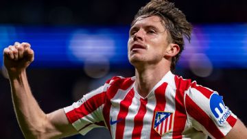 Man United want wing-back, have 7 midfielder targets - sources