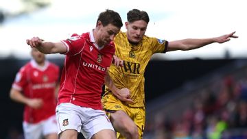 Wrexham snatch late point against Blackburn