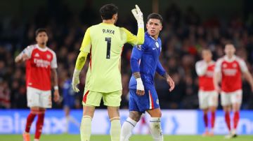 Chelsea, Arsenal title hopes make for wildly entertaining derby draw