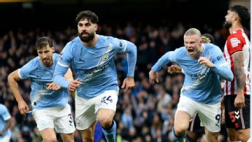 Manchester City reduce title deficit after Sunderland victory