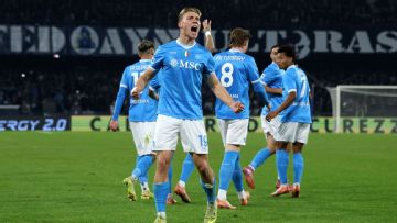 Rasmus Højlund at the double as Napoli go top of Serie A