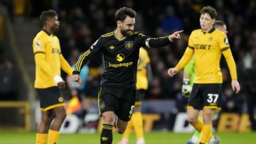 Wolves vs. Man United LIVE: Latest updates as Fernandes puts visitors in front