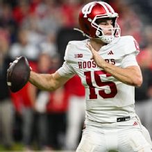 Mendoza, Pavia, Love, Sayin named Heisman Trophy finalists